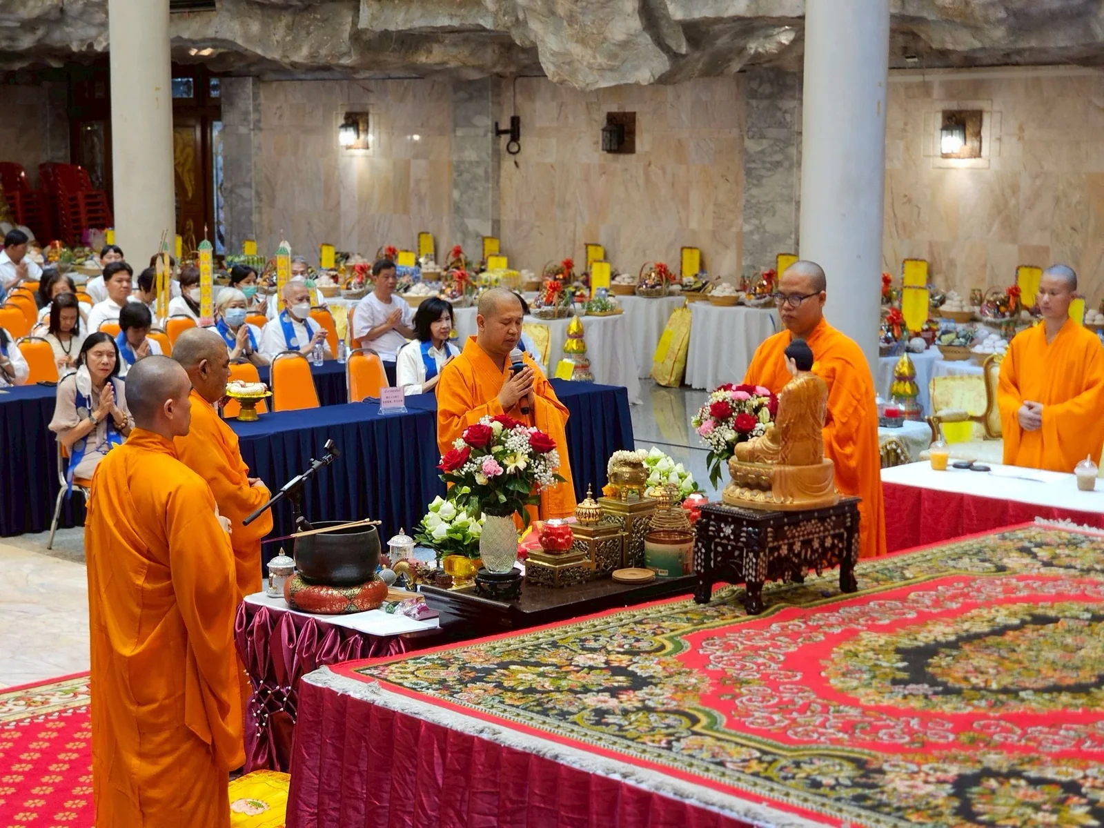 องสรพจนสุนทร, ดร. นำคณะศิษย์ ร่วมกันจัดงานบุญประจำปี พิธีกงเต็กรวมญาติ และไทยทานทิ้งกระจาดแจกทาน