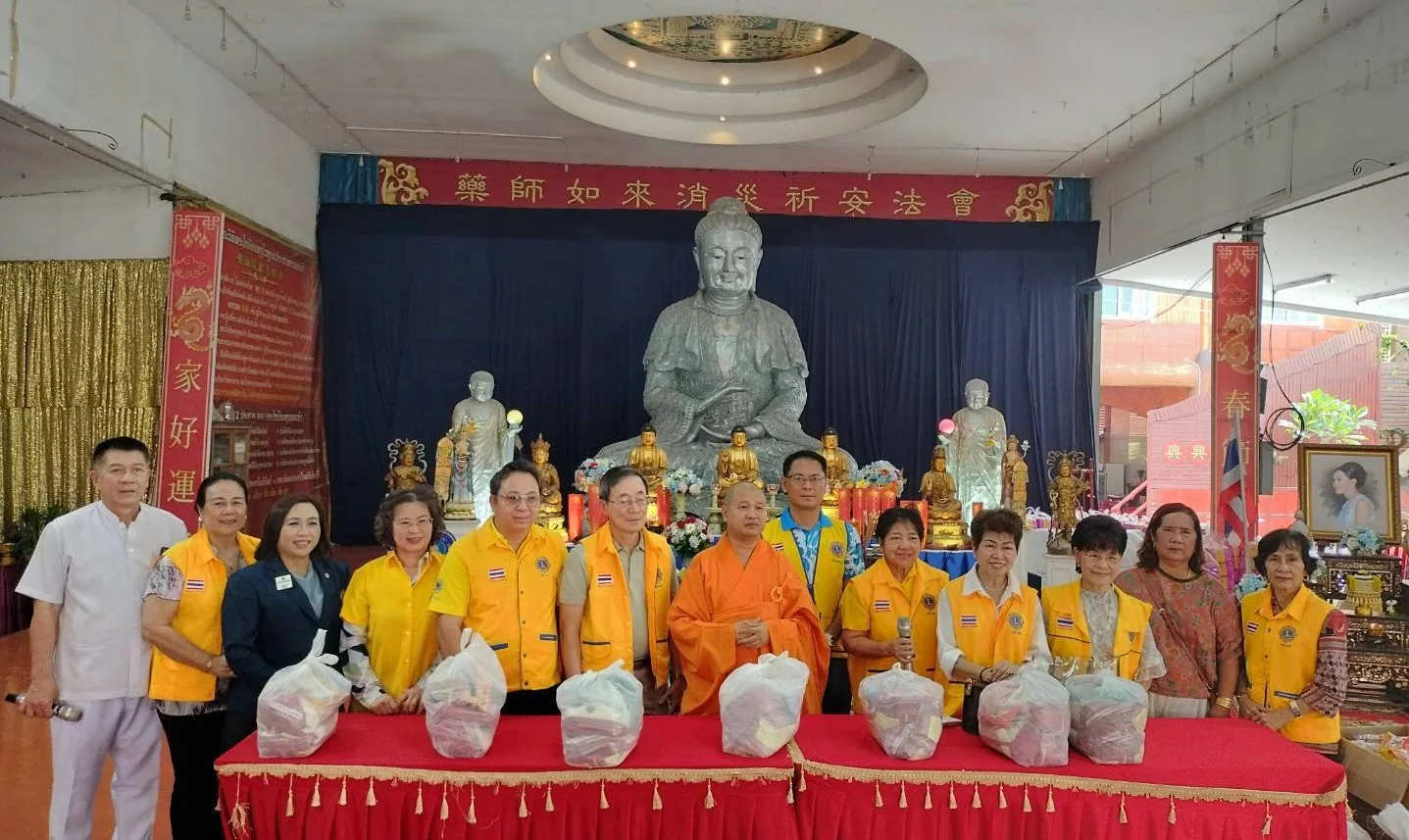 องสรพจนสุนทร, ดร. นำคณะศิษย์ ร่วมกันจัดงานบุญประจำปี พิธีกงเต็กรวมญาติ และไทยทานทิ้งกระจาดแจกทาน