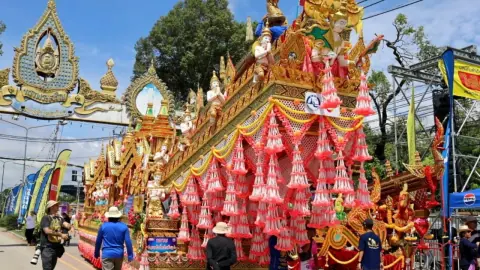 ส่งเสริมบุญบั้งไฟพนมไพร เชื่อมประเพณีอีสานกับเศรษฐกิจชุมชน
