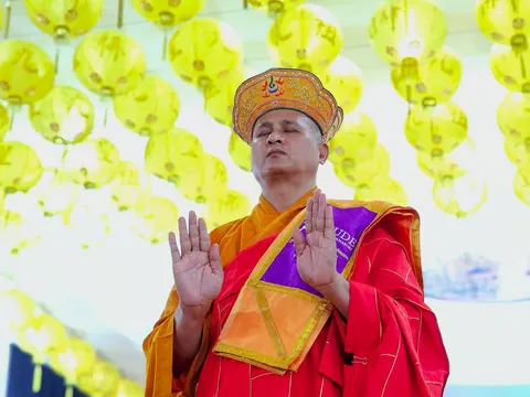 วัดธรรมปัญญารามบางม่วง จัดพิธีไทยทานทิ้งกระจาด สืบสานเมตตาธรรมในเทศกาลถือศีลกินเจ ประจำปี ๒๕๖๙